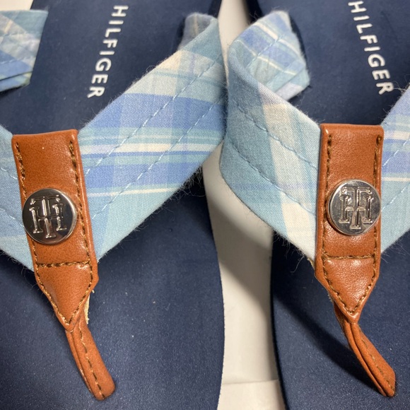 Tommy Hilfiger Women’s Thong Flip Flops, Size 8, Blue, TH Logo - Picture 3 of 4
